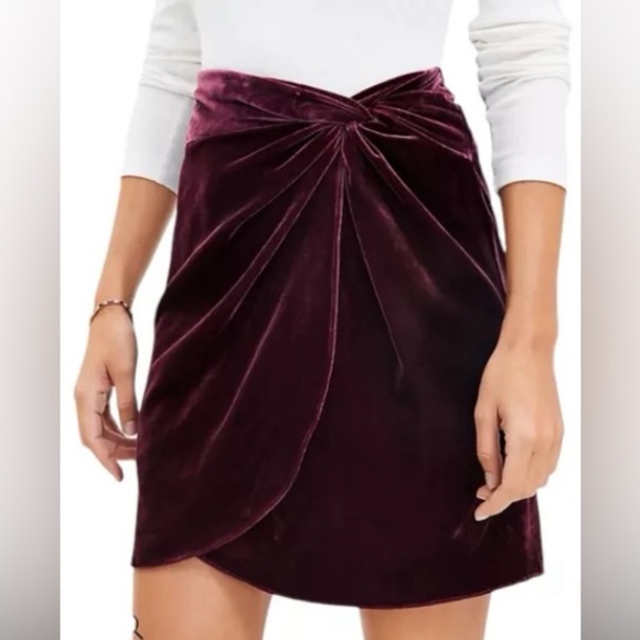 Loft Crushed Blackberry Velvet Valentine Twist Shift Skirt Size 8 - Picture 1 of 11